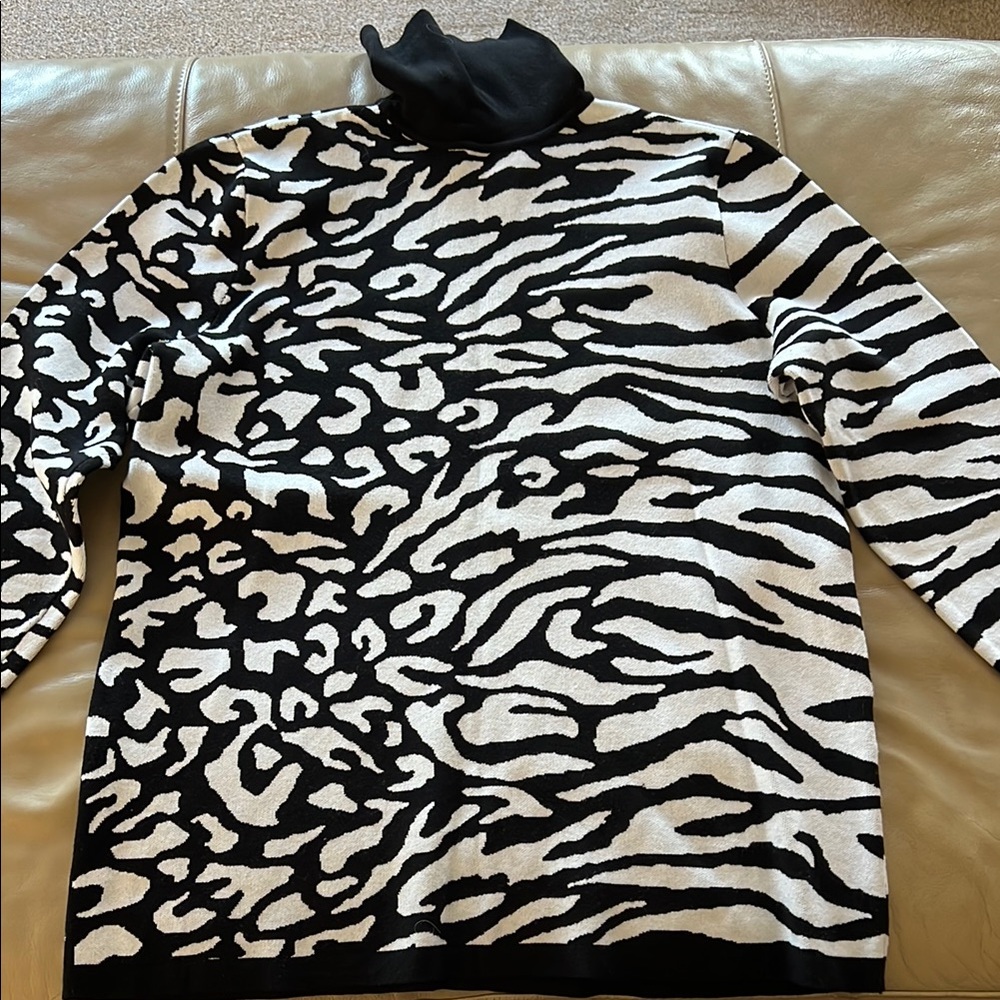 Chico’s Black and White Animal Print Sweater; Size 1 Chico’s; EUC